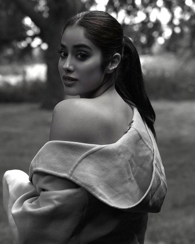 Delightful clicks Of Janhvi Kapoor In Floral Outfit